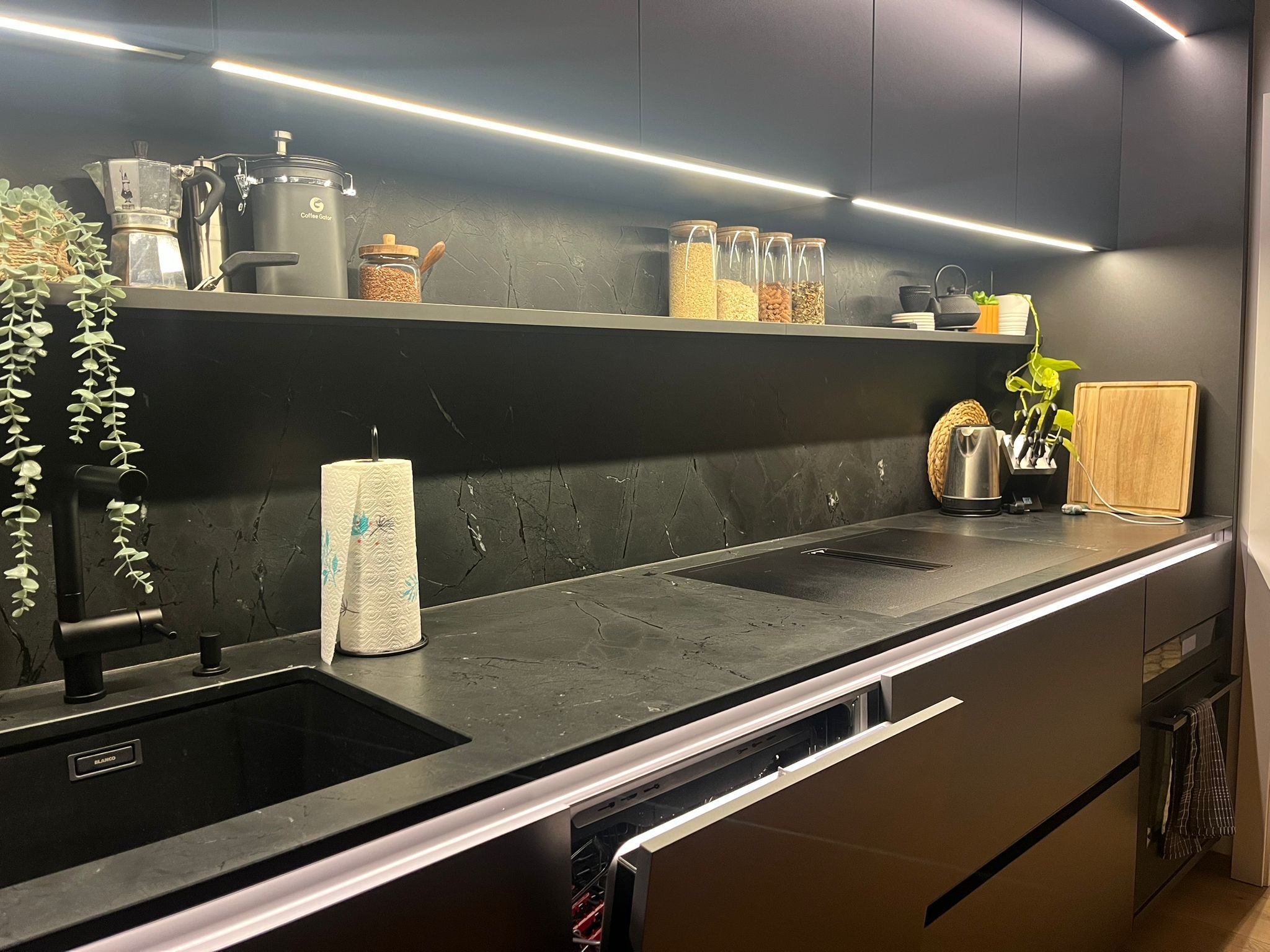 Küchenarbeitsplatte aus Stein Infinity Black Leather Stein von Perfect Stone