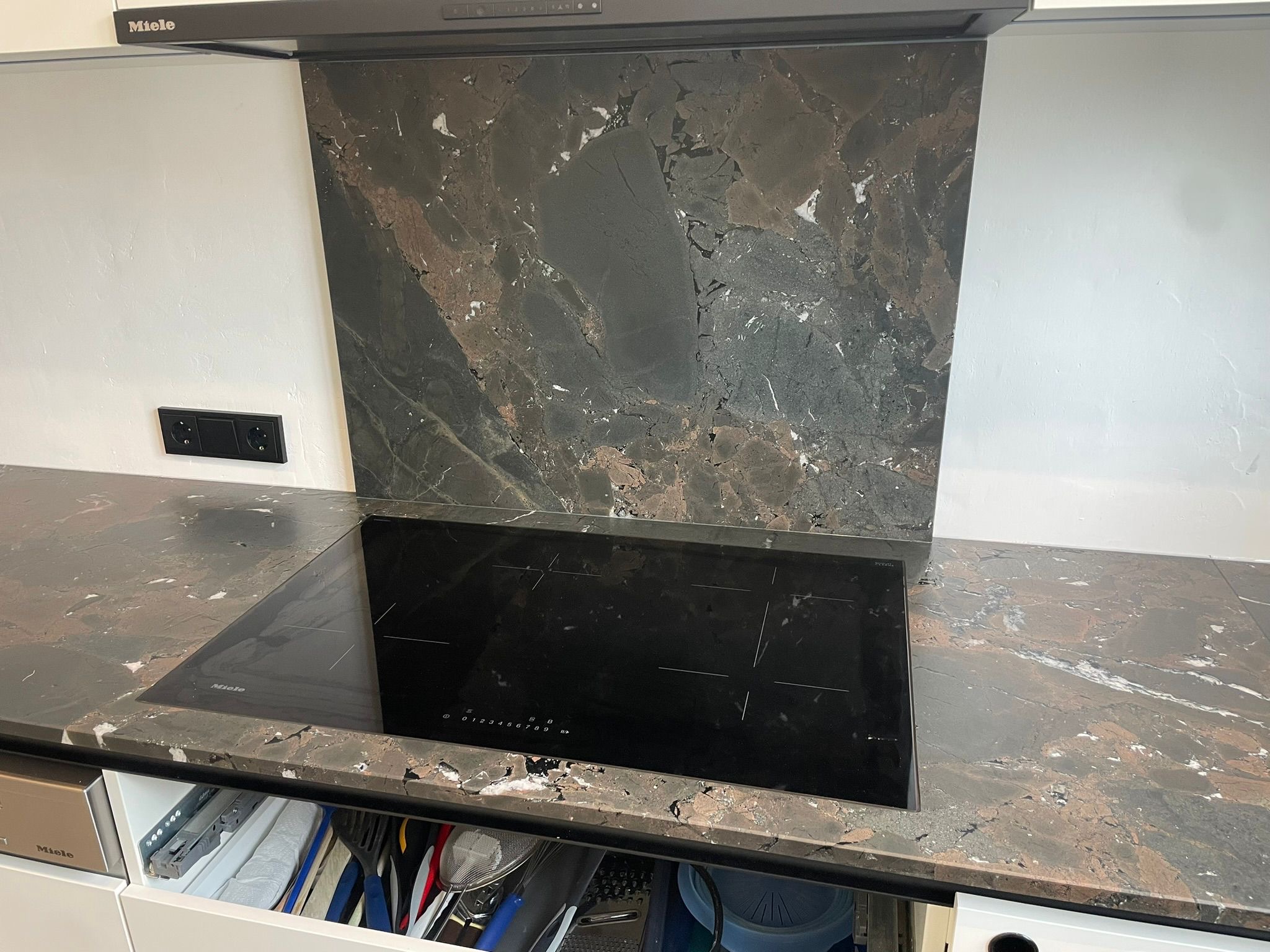 Küchenarbeitsplatten aus Stein von Perfect Stone Infinity Brown Leather