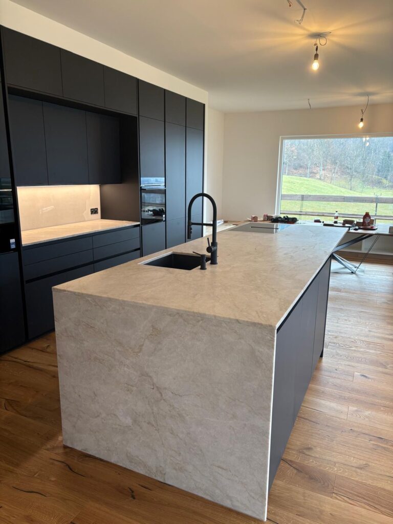 Küchen Arbeitsplatte Taj Mahal Leather von Perfect Stone