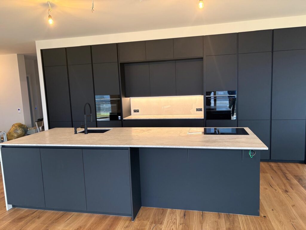 Küchen Arbeitsplatte Taj Mahal Leather von Perfect Stone