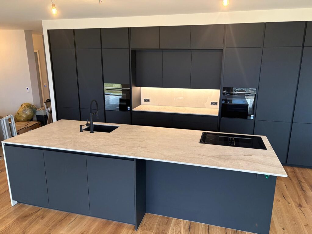 Küchen Arbeitsplatte Taj Mahal Leather von Perfect Stone