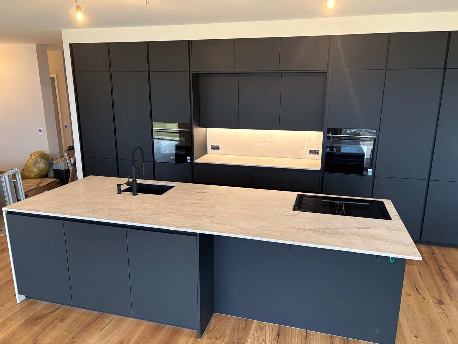 Küchen Arbeitsplatte Taj Mahal Leather von Perfect Stone